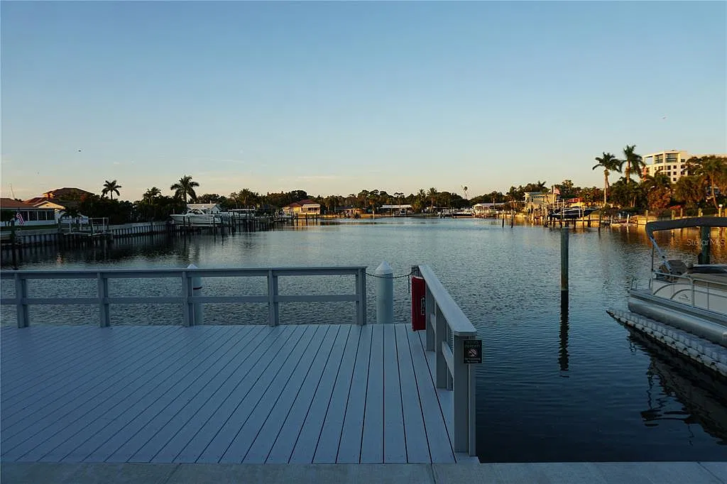 2 bed, 1.0 bath, 875 sqft, $1,925 — Photo 2