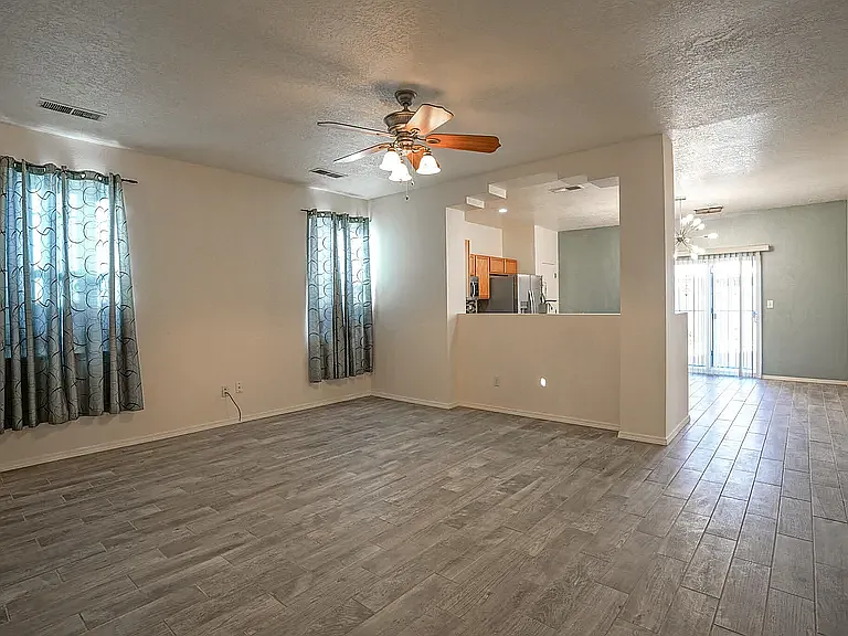 723 Seaborn Dr SW — Photo 4