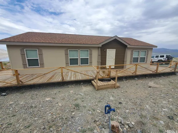 222 Shores Dr, Hawthorne, NV 89415