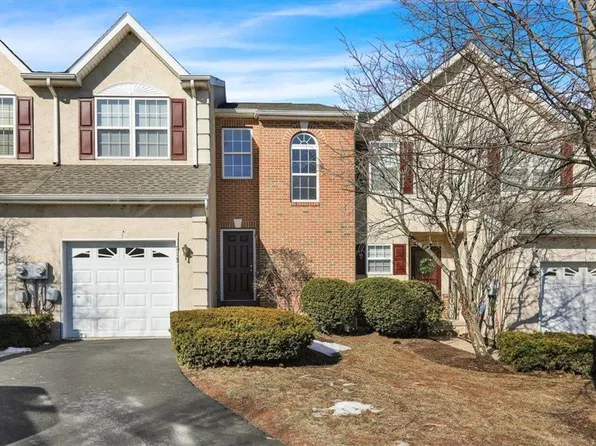 913 Carrington Dr, Red Hill, PA 18076