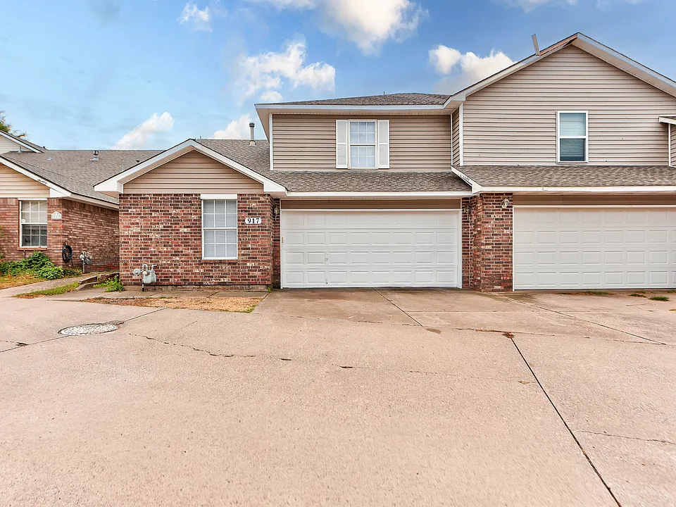 917 Rambling Oaks Dr