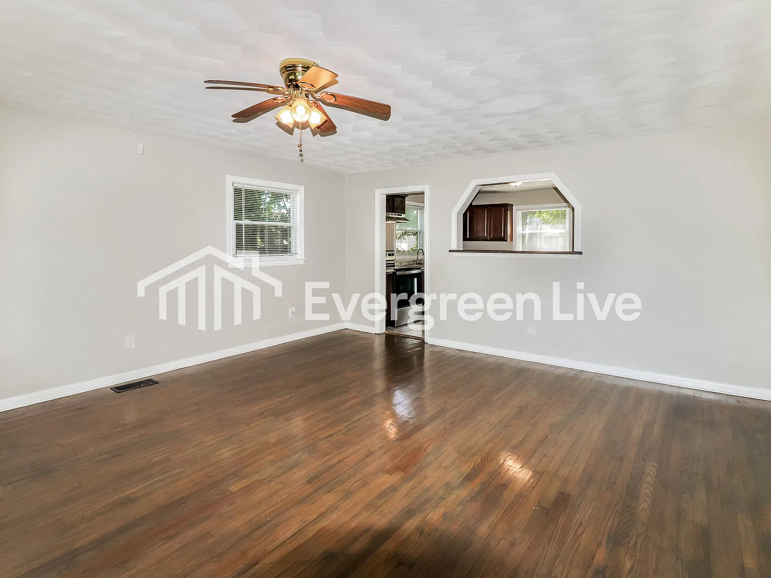 3 bed, 2.0 bath, 1392 sqft, $1,845 — Photo 2