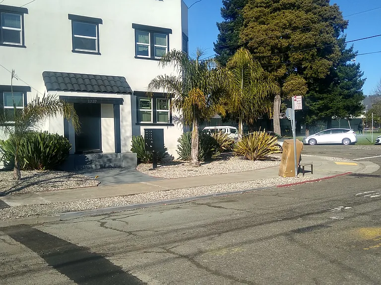 1237 Russell St #8 — Photo 1