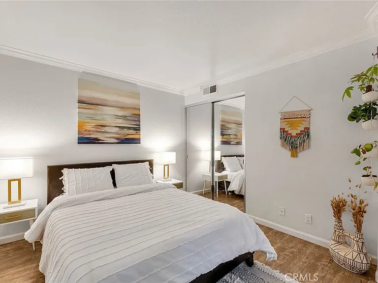 5009 Woodman Ave #108 — Photo 14