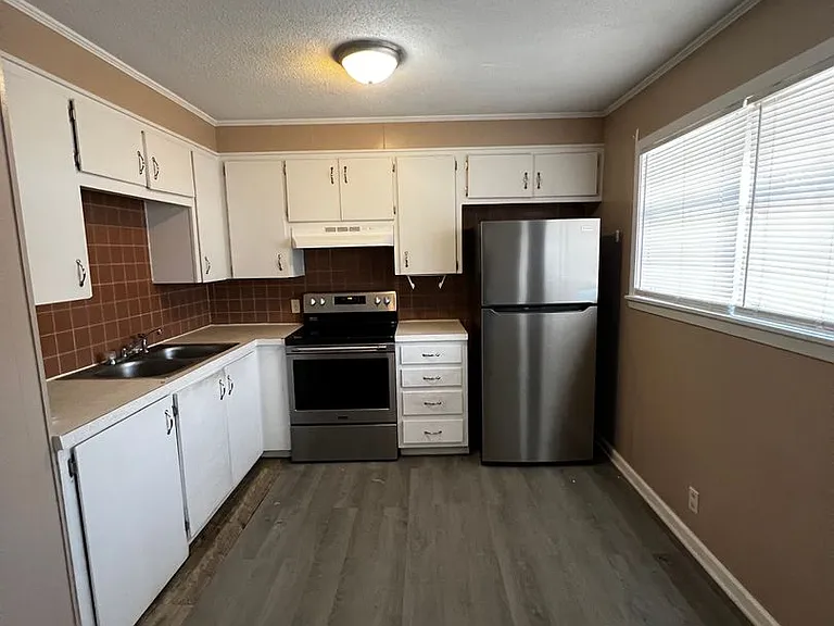 302 E Houston St — Photo 4