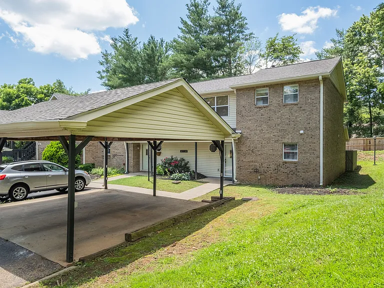 1845 Brockton Pl — Photo 3