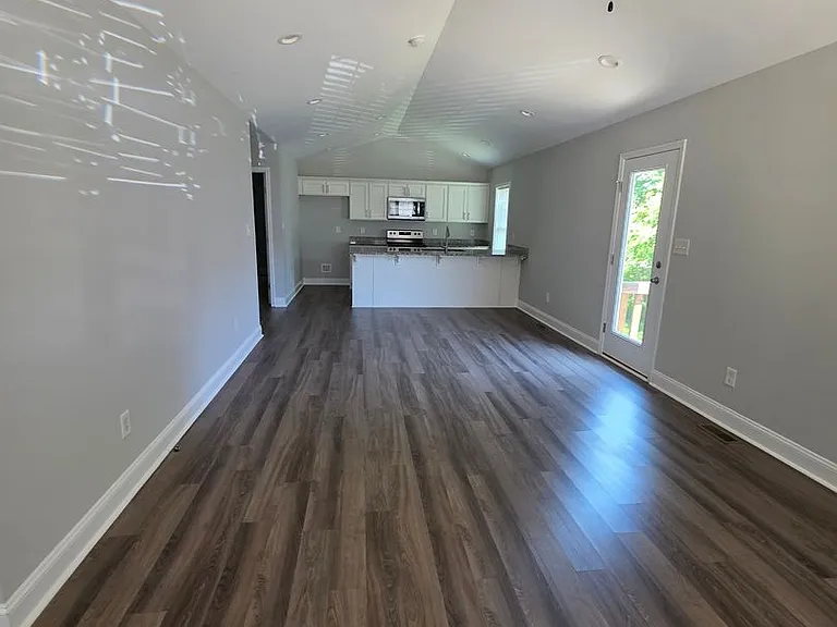 106 Spruce St — Photo 2