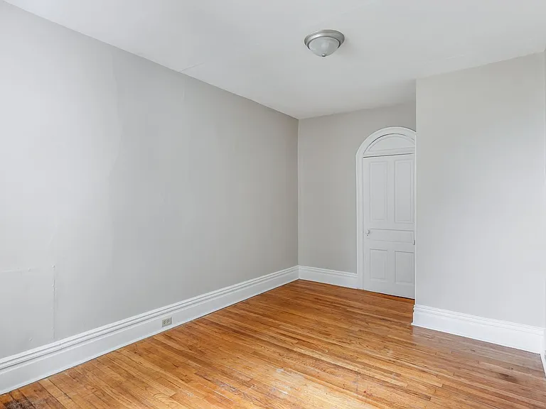 404-406 Hummel Ave — Photo 9