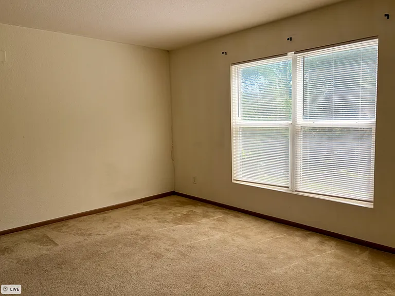 1241 Ohio St E — Photo 6
