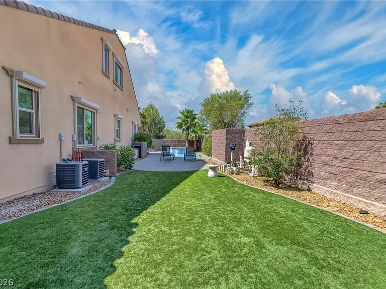 2852 Josephine Dr — Photo 40