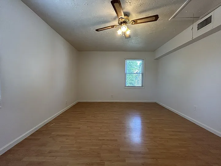 132 E Winchester St #4 — Photo 4