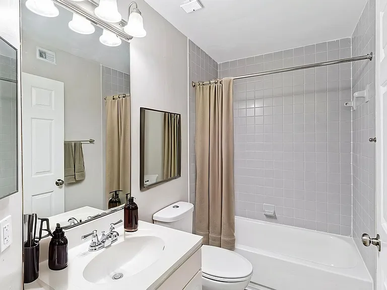 Station House Apartments — Photo 34