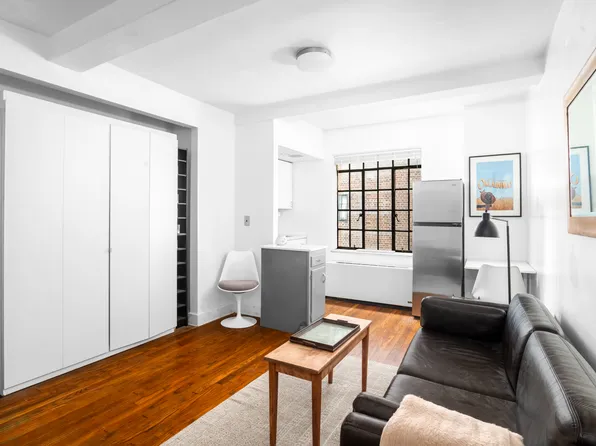 25 Tudor City Place image 2 of 10