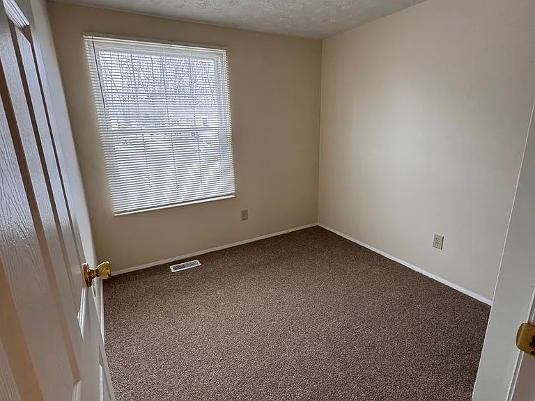 300 Pegotty Ct NE — Photo 15