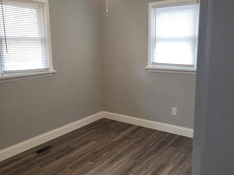 2809 Rose Hill Dr — Photo 3