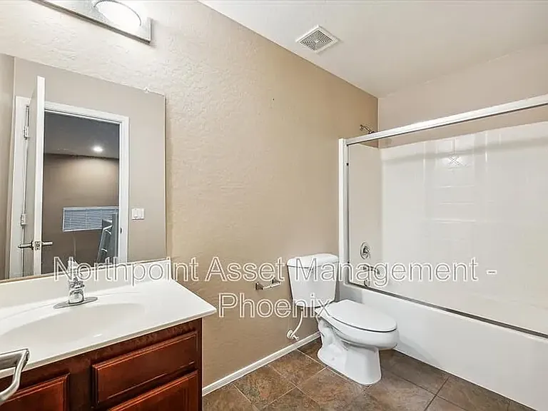 4906 N 113th Dr — Photo 15