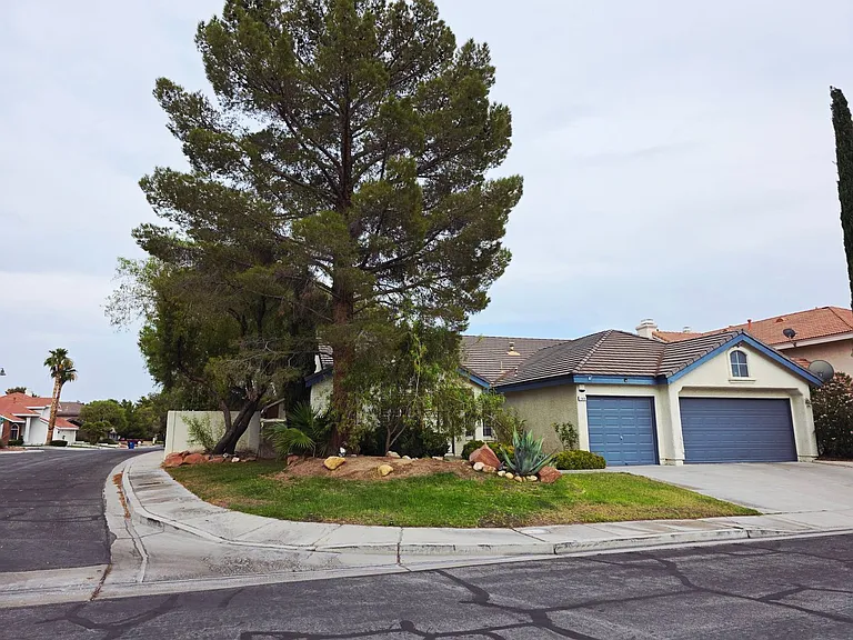 2920 Setting Sun St — Photo 2