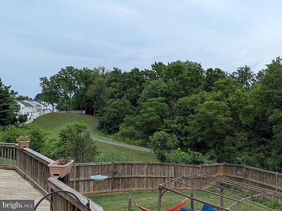 3rd image of 823 Woodcrest Loop