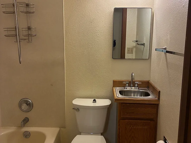2104 Roosevelt Dr #7 — Photo 12