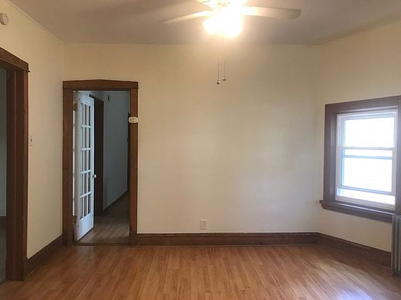 3rd image of 3065 N Avers Ave #1