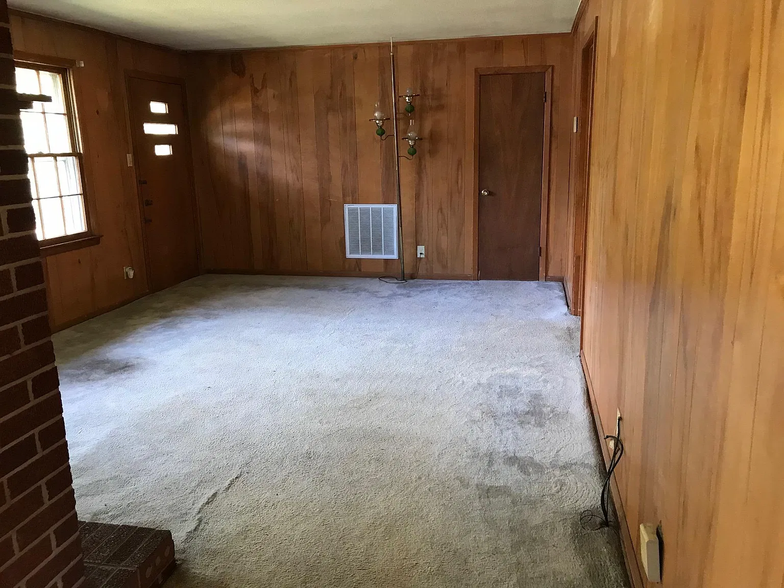 410 W Hillsboro St — Photo 1