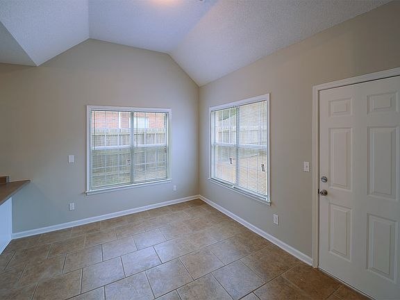 4th image of 4752 Greybriar Dr