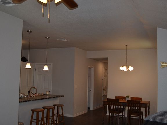 5th image of 907 Rosewood Dr