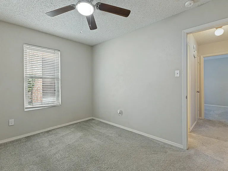 2519 Beverly Hills Ln — Photo 8
