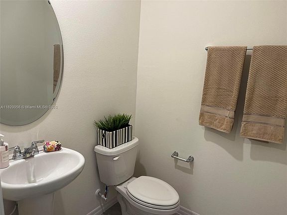 5th image of 12035 Holystone St