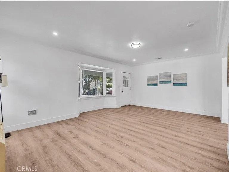 820 S Van Ness Ave — Photo 5