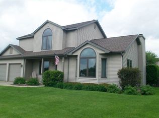 215 W Verleen Ave, Waunakee, WI 53597
