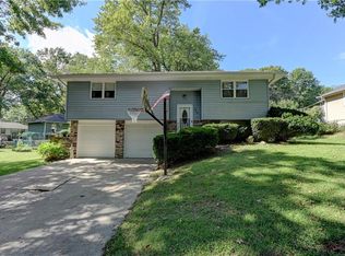 805 Citadel Dr, Weston, MO 64098