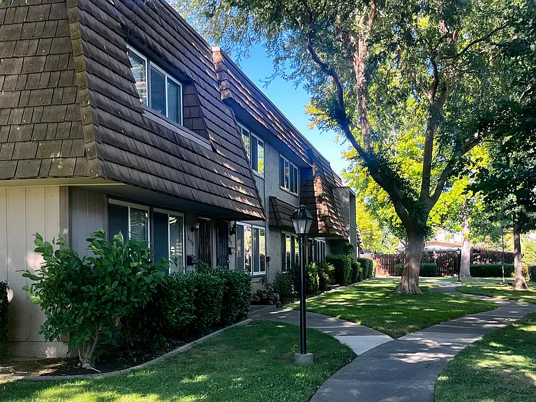 2432 Via Camino Ave — Photo 1