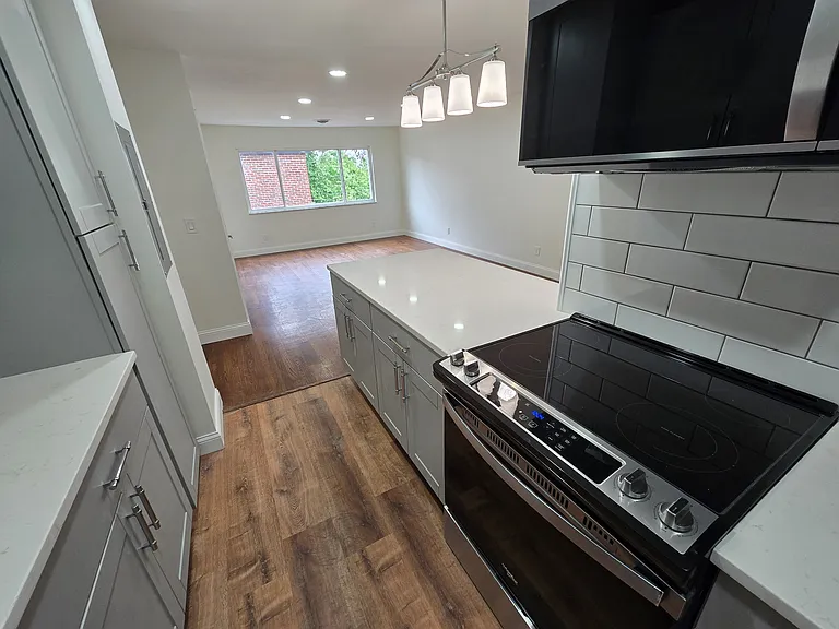 6305 Englewood Ave #4 — Photo 15