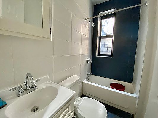 3rd image of 507 W 171st St APT 31