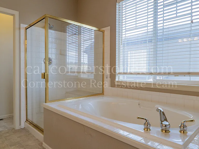 3305 Hollycrest Dr — Photo 23