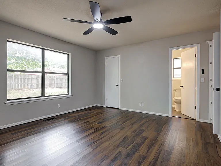 605 Springwood St — Photo 14