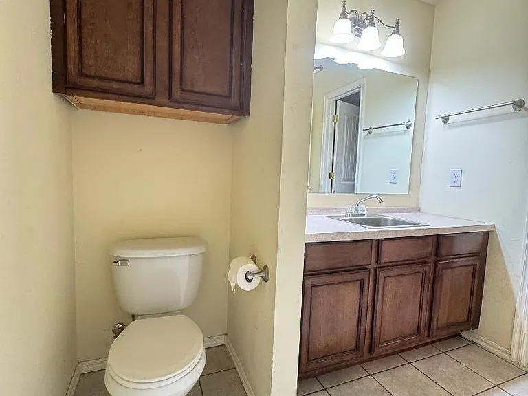 8016 S Klein Ave — Photo 12