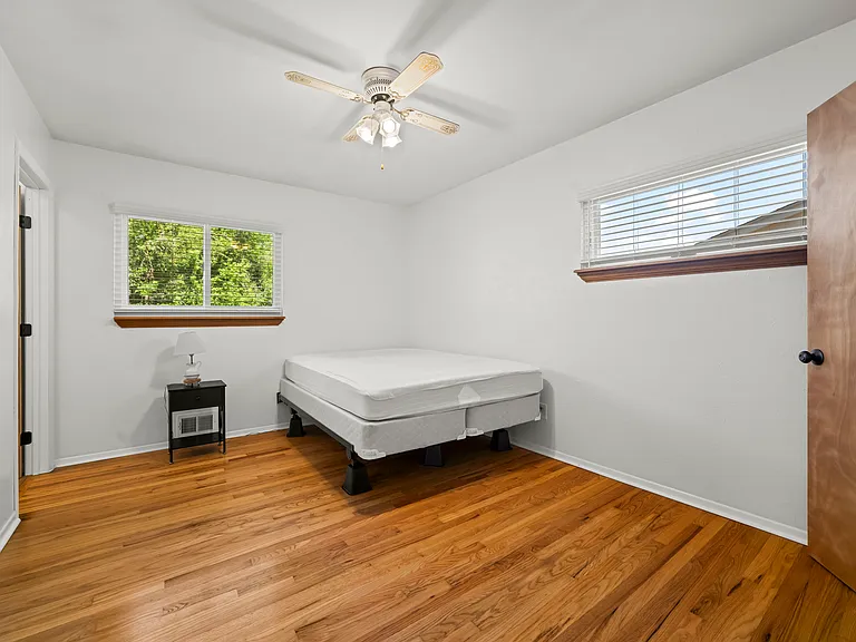 Upstairs bedroom 2 (master)