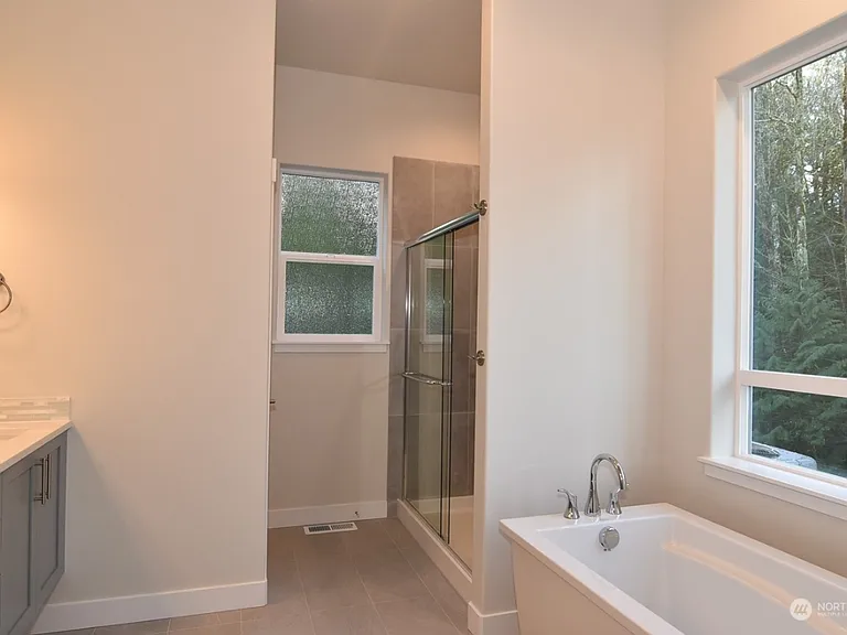 1129 Brookstone Dr — Photo 4