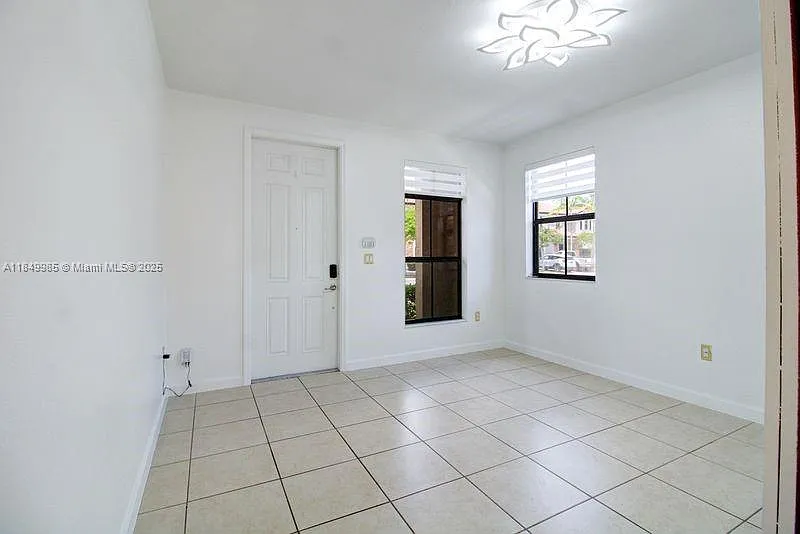 3 bed, 2.5 bath, 1656 sqft, $3,100 — Photo 3