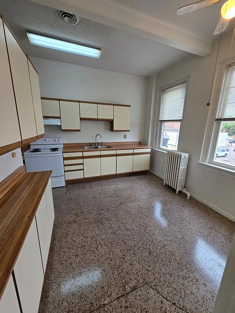 Spacious 2-Bedroom Downtown Norfolk — Photo 4