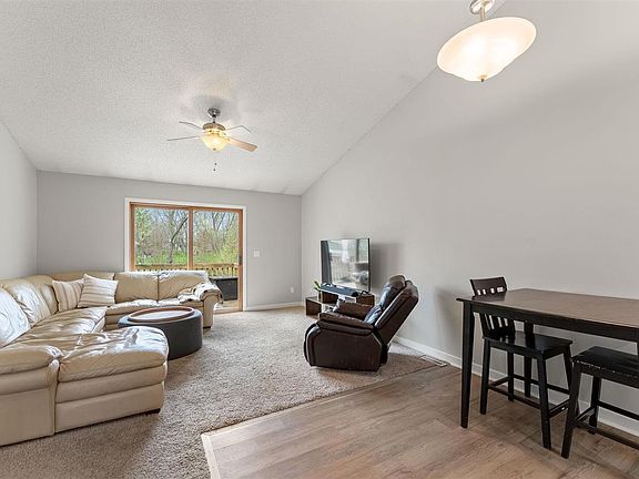 4th image of 327 Parkview Ct