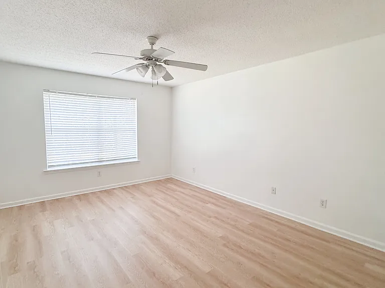 8273 Magnolia Village Dr S — Photo 8