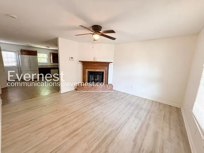 426 Buckingham Cir — Photo 2