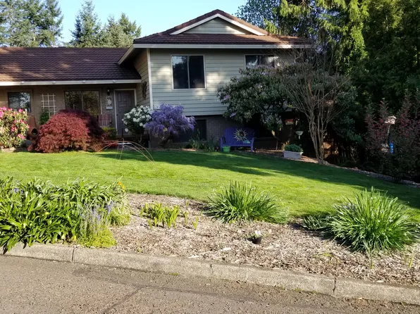 17110 SE Parkers Dr, Gladstone, OR 97027