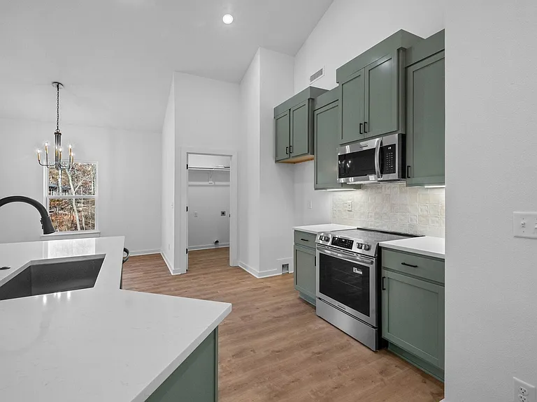 19 Dumfries Dr — Photo 5