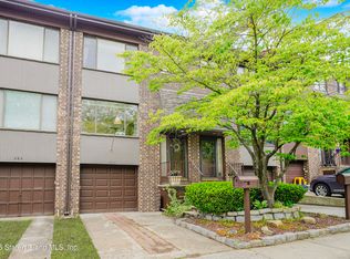 282 Grasmere Dr, Staten Island, NY 10305