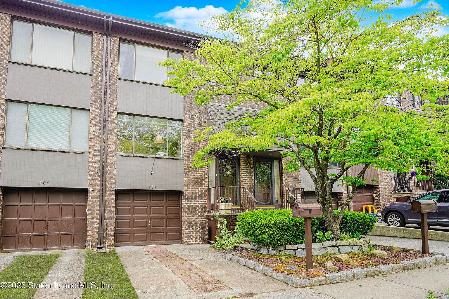 282 Grasmere Dr photo 1