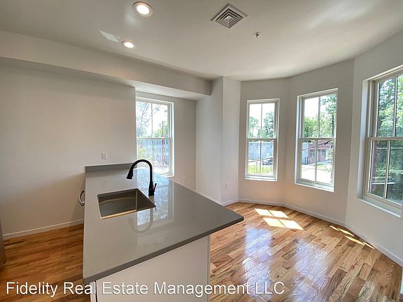 4th image of 178 Washington St Floor 2